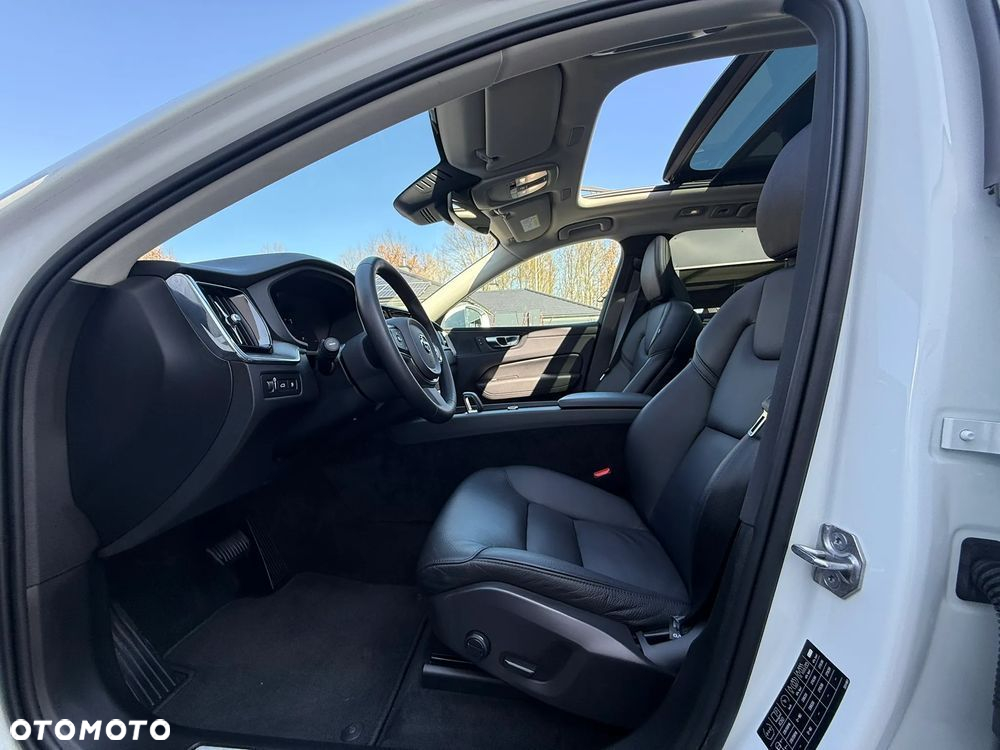 Volvo XC 60 T6 AWD Plug-in Hybrid Plus Bright - 33