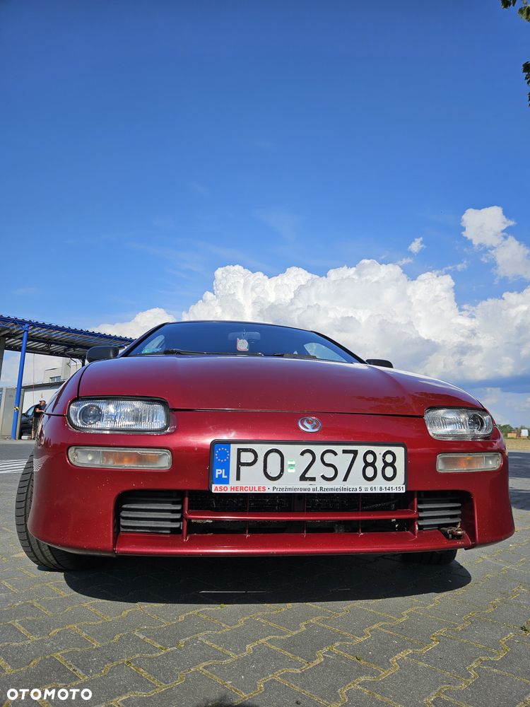 Mazda 323F - 8