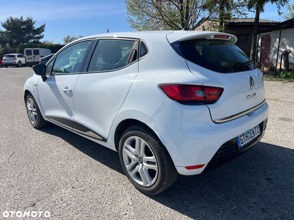 Renault Clio 1.2 16V 75 LIMITED - 24