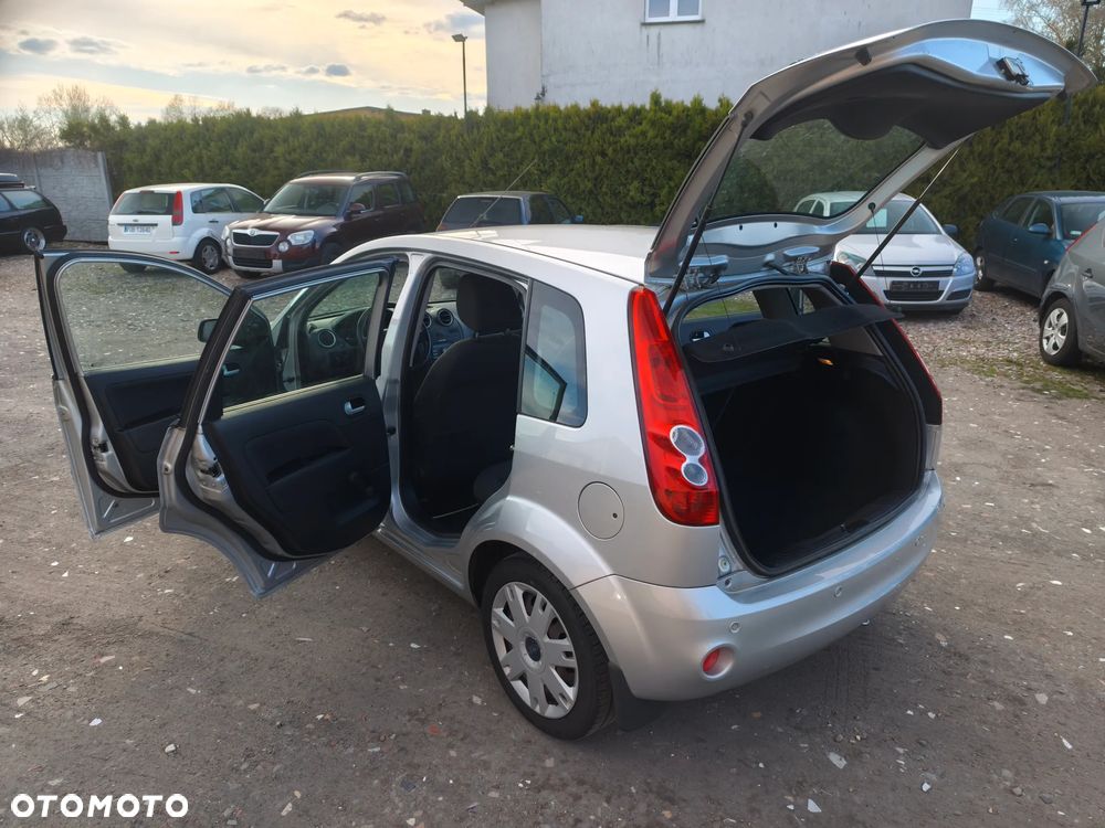 Ford Fiesta 1.3 Ghia - 24