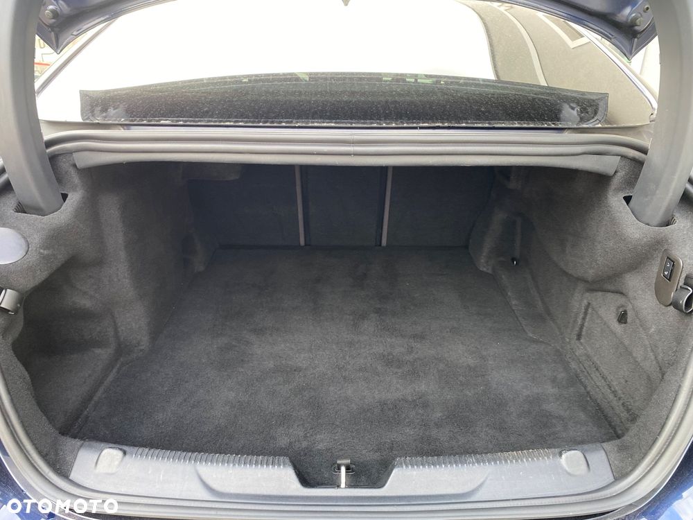 Jaguar XE P300 AWD R-Dynamic HSE - 31