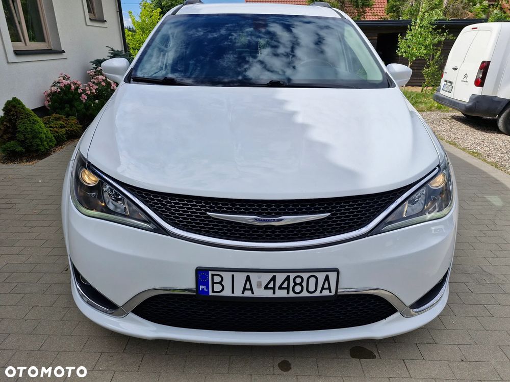 Chrysler Pacifica - 5
