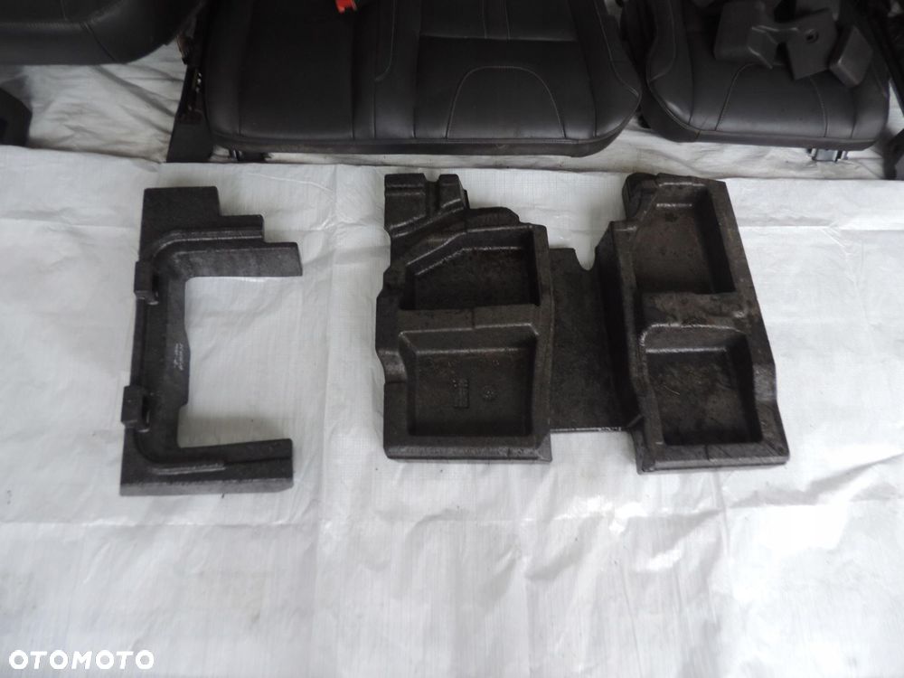 FOTELE SKÓRA KOMPLET BOCZKI FORD KUGA MK2 (12-16) UK - 10