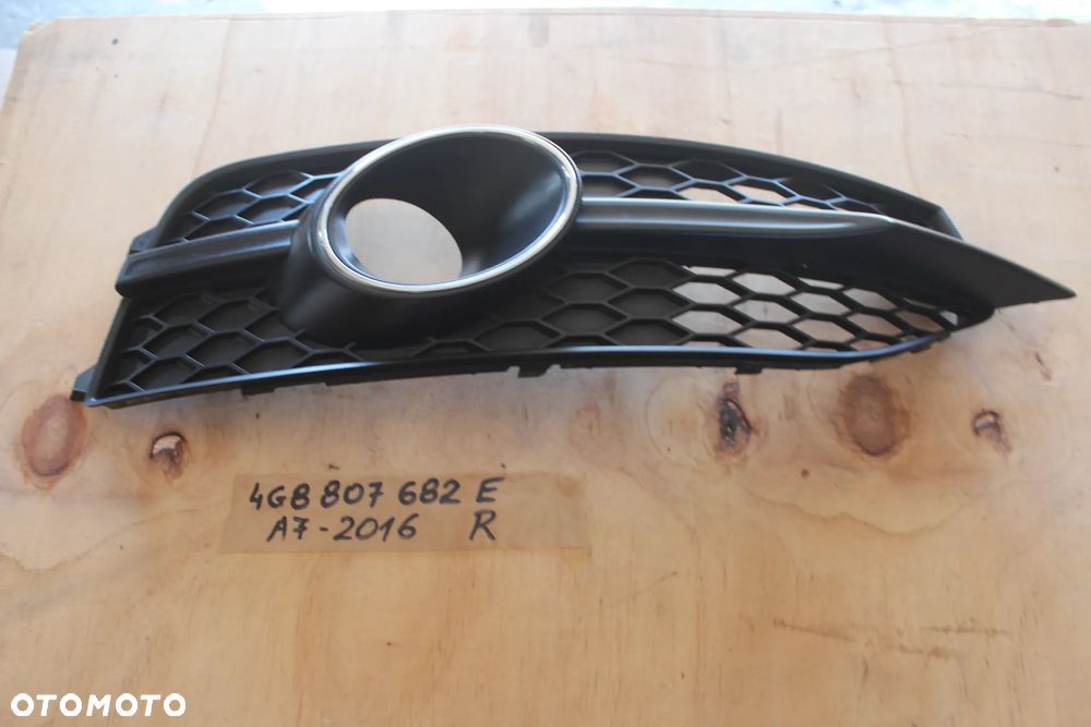 KRATKA ZDERZAKA PRAWA AUDI A7 C7 S LINE 4G8807682E 2013 - 2