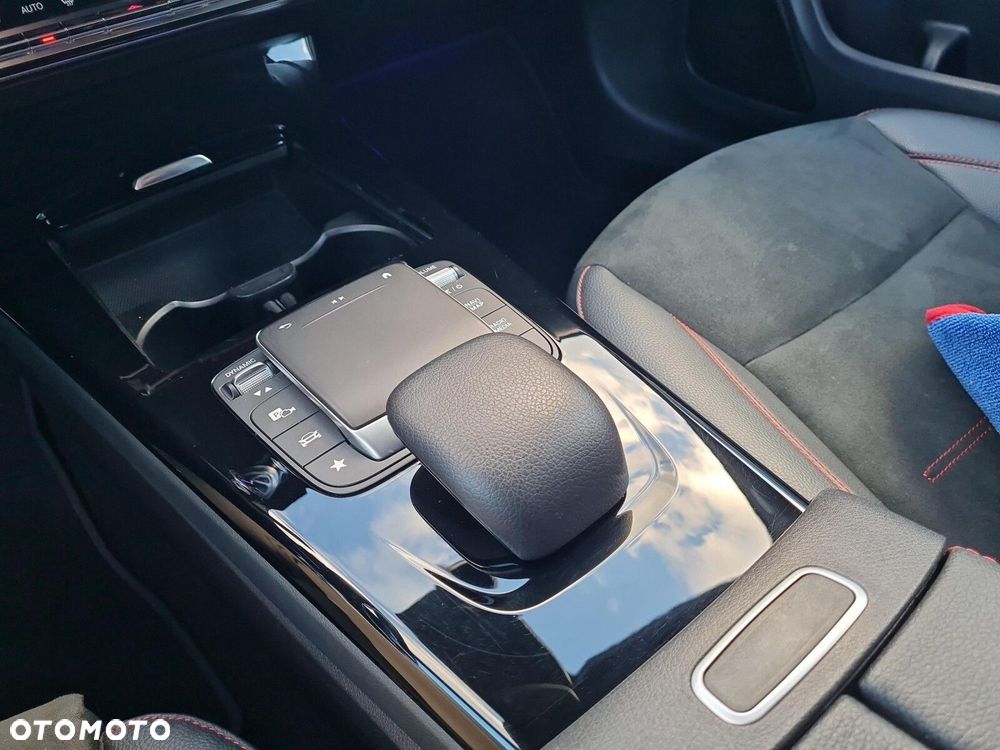 Mercedes-Benz CLA 200 AMG Line 7G-DCT - 25