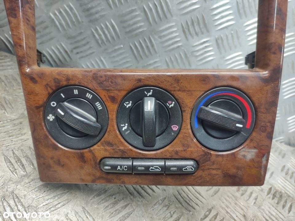 RAMKA KONSOLI ŚRODKOWEJ PANEL NAWIEWU SPECTRA I - 2