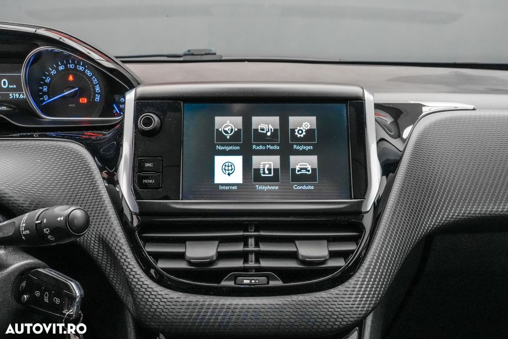 Peugeot 2008 1.2 PureTech Turbo Allure - 22