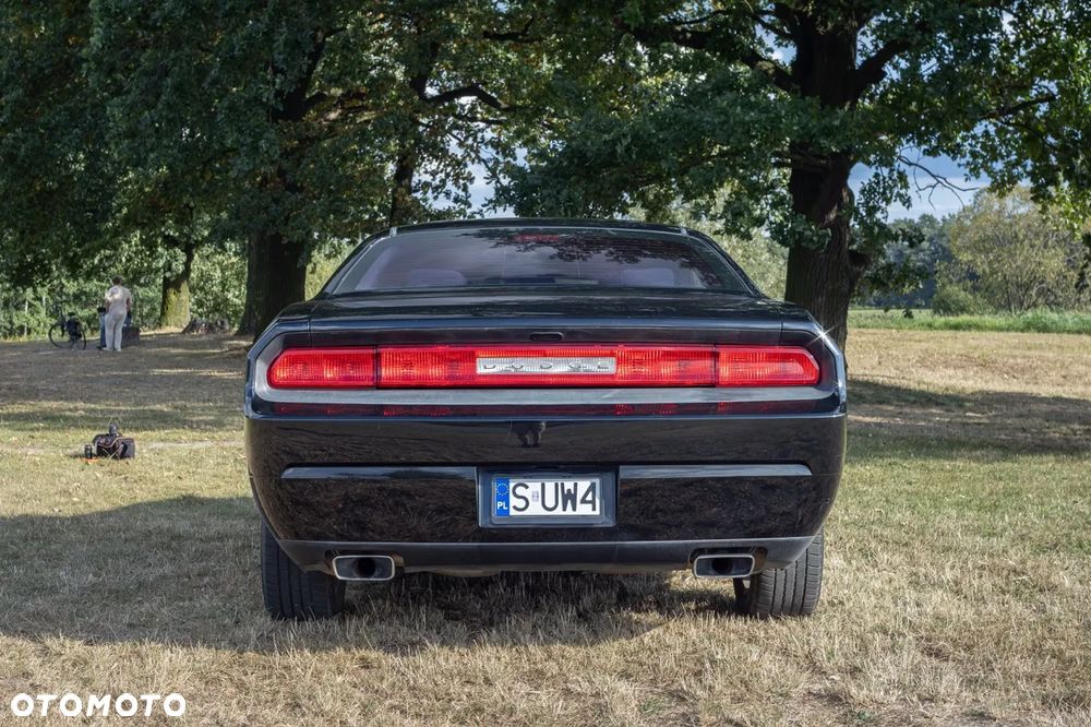 Dodge Challenger - 8