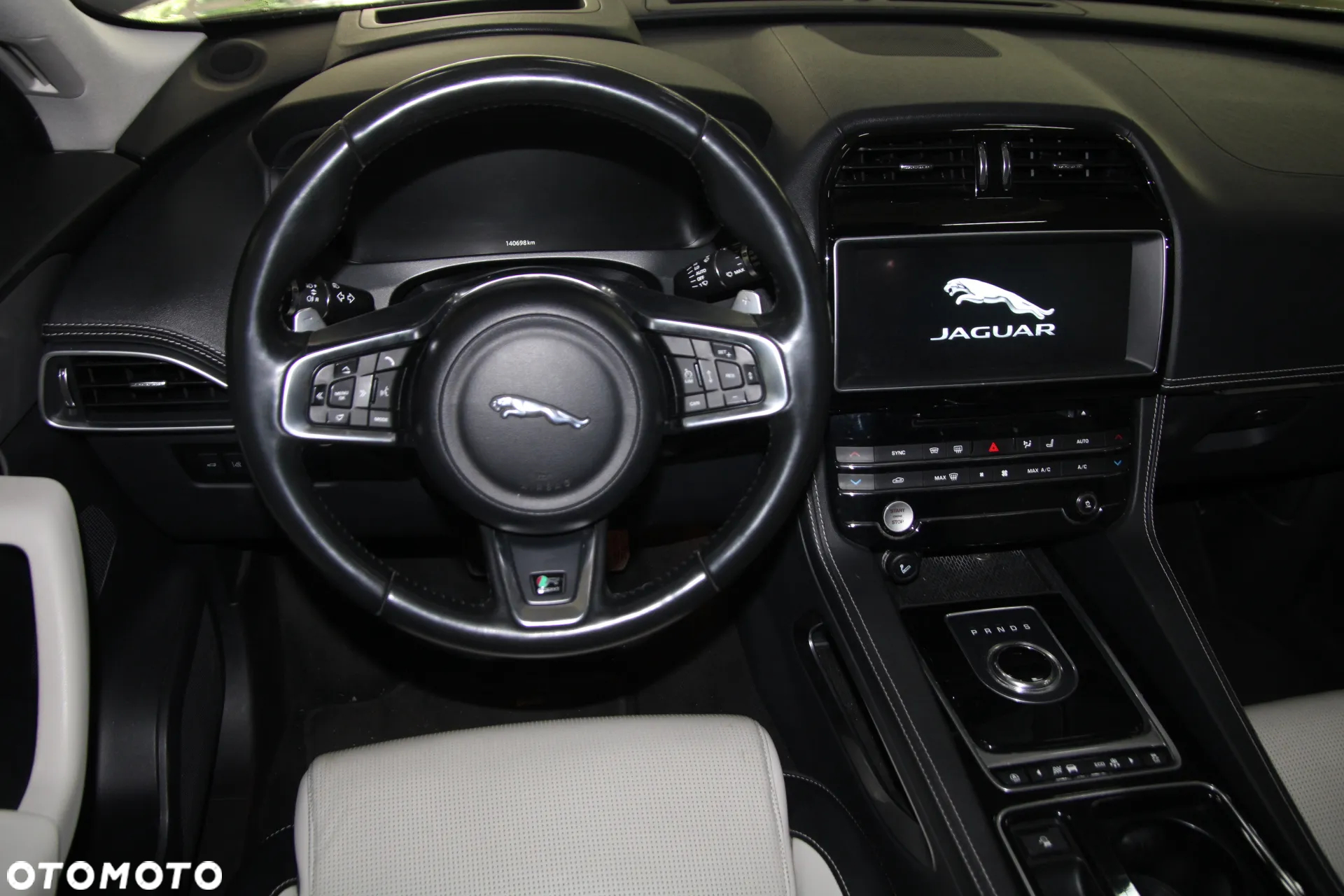 Jaguar F-Pace 3.0 V6 AWD R-Sport - 19