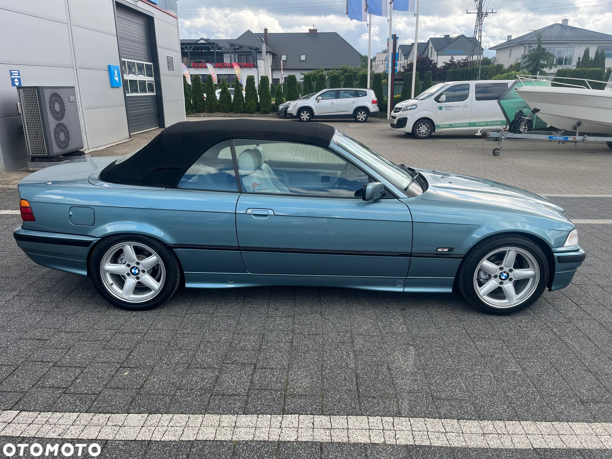 BMW Seria 3 318i Cabriolet - 30