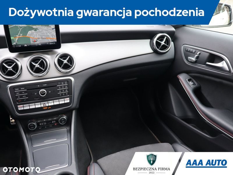 Mercedes-Benz GLA - 10