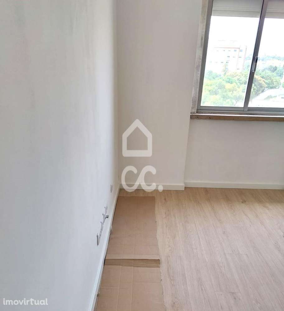 T2 remodelado no Fogueteiro, para arrendar - Grande imagem: 4/15