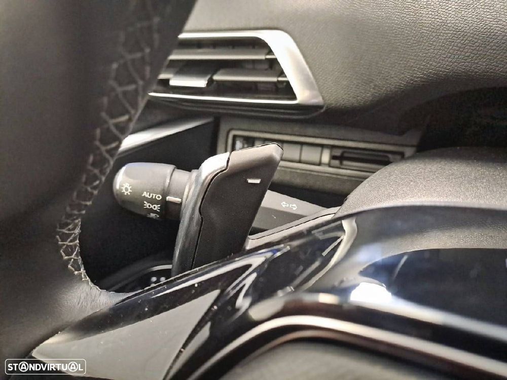 Peugeot 5008 1.2 Hybrid Allure Pack e-DCS6 - 14