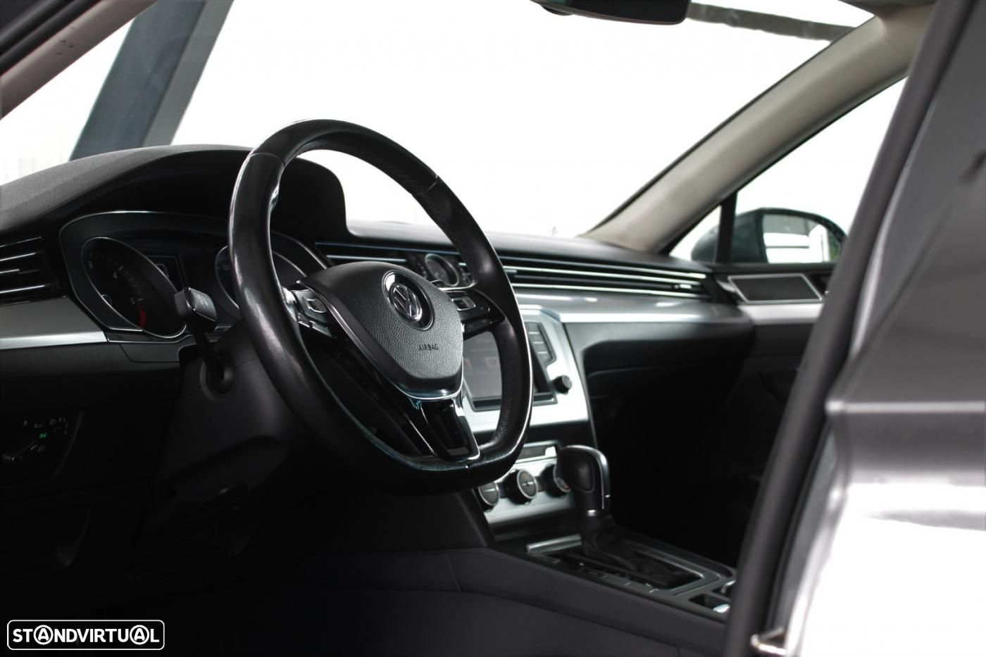 VW Passat Variant 1.6 TDI Confortline DSG - 25