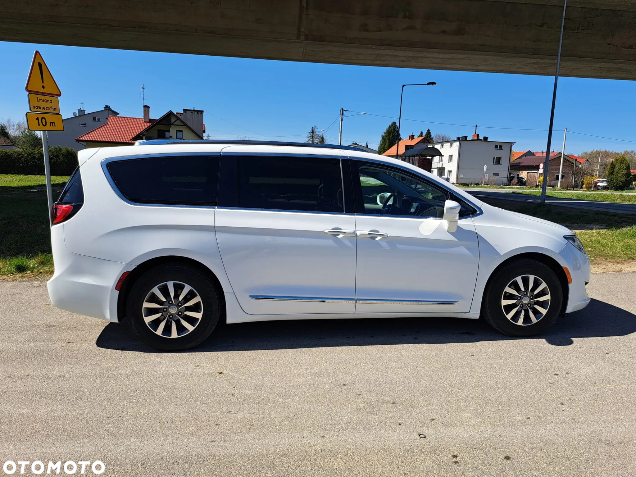 Chrysler Pacifica - 11