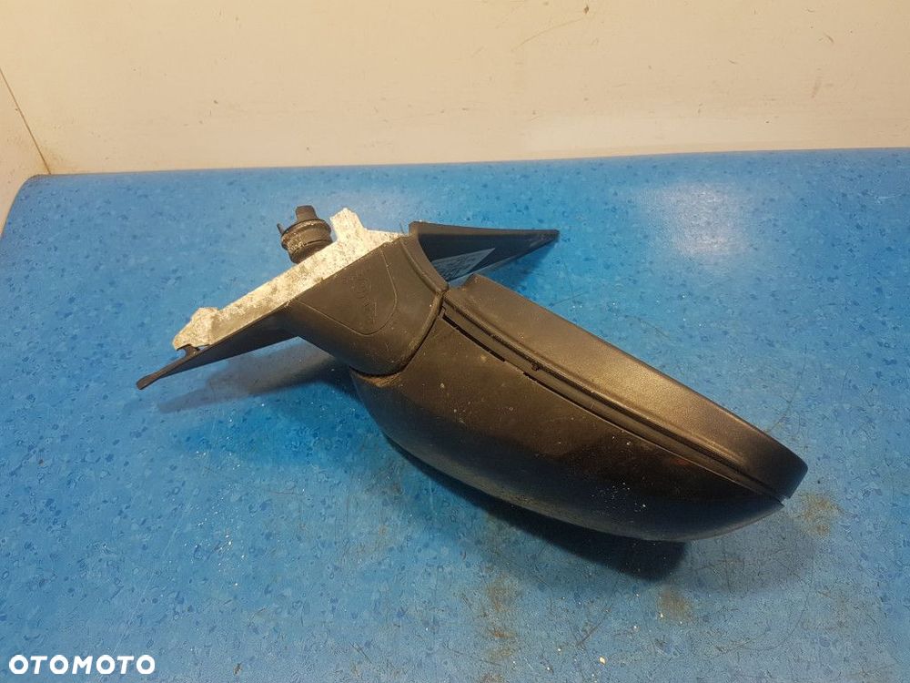 BMW 1 E87 LUSTERKO PRAWE 475 - 11