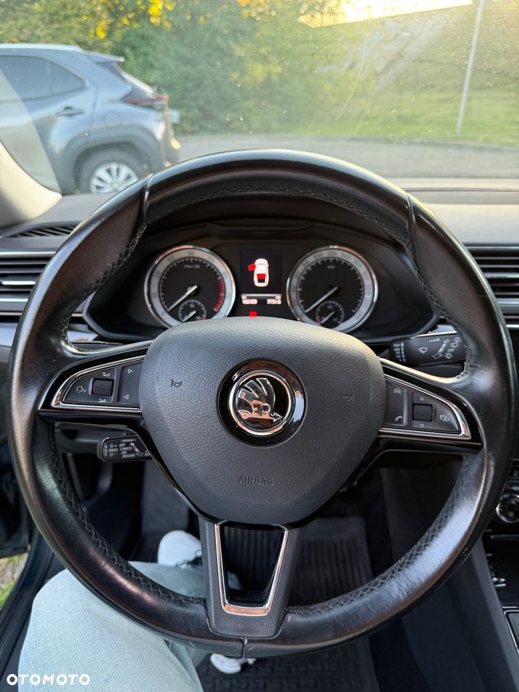 Skoda Superb 1.8 TSI L&K DSG - 17