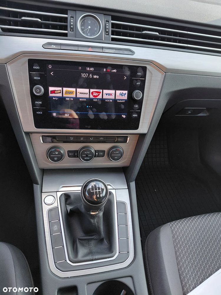 Volkswagen Passat 1.4 TSI BMT Trendline - 30