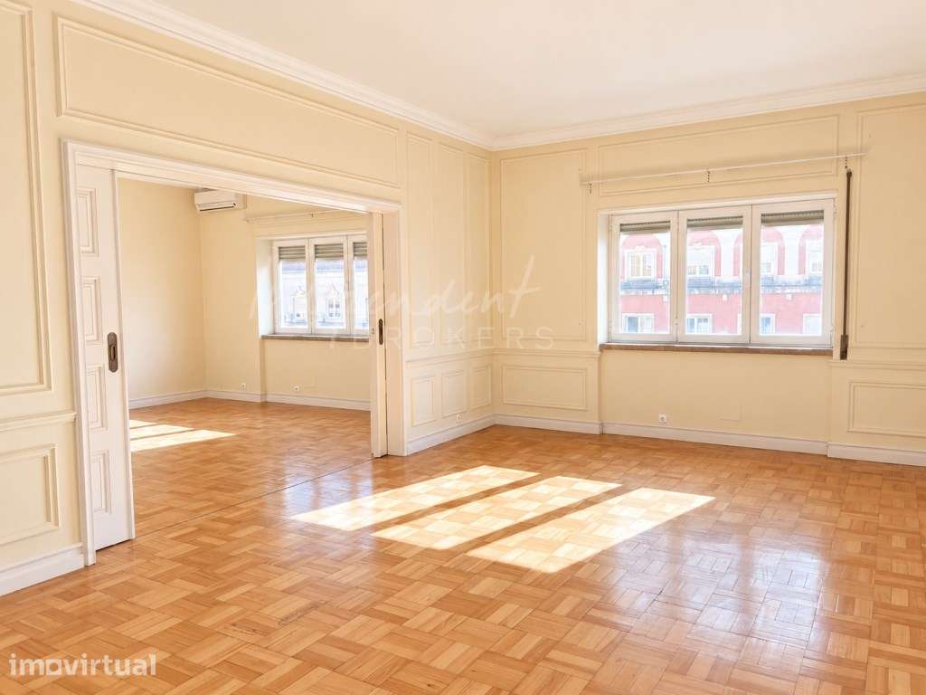 APARTAMENTO T5 PARA ARRENDAMENTO [AVENIDA ANTÓNIO AUGUSTO AGUIAR] - Grande imagem: 4/30