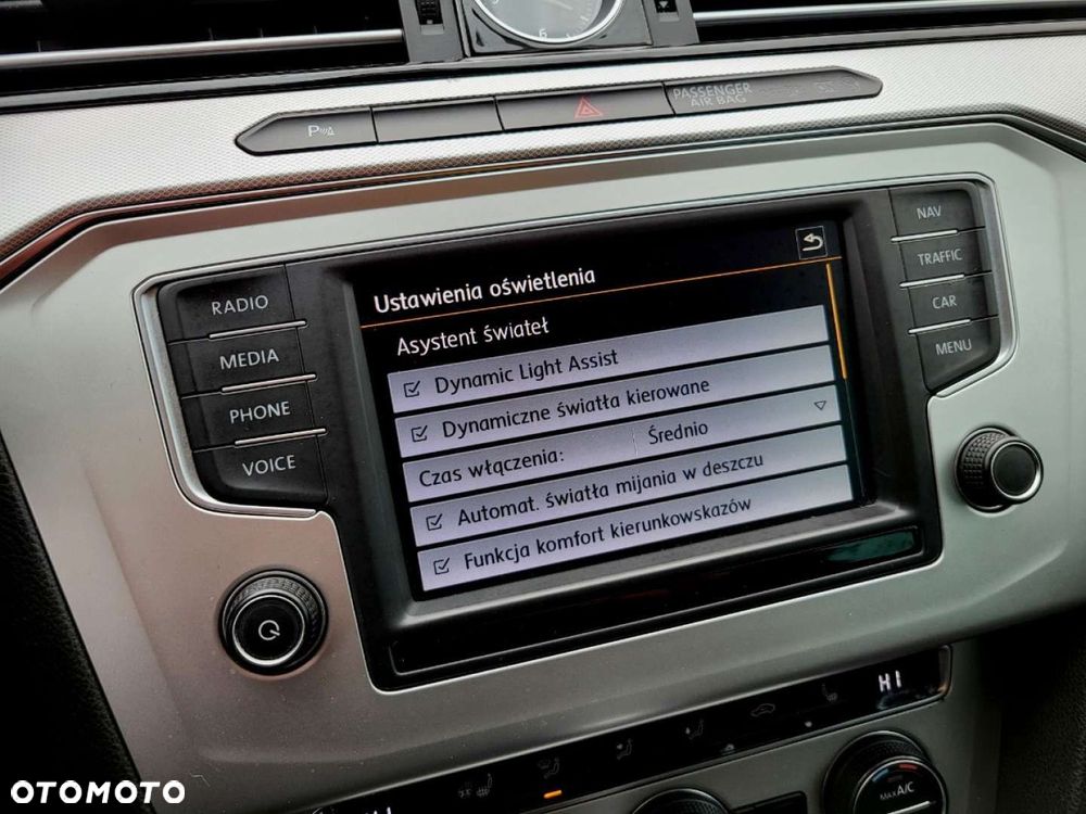Volkswagen Passat - 38