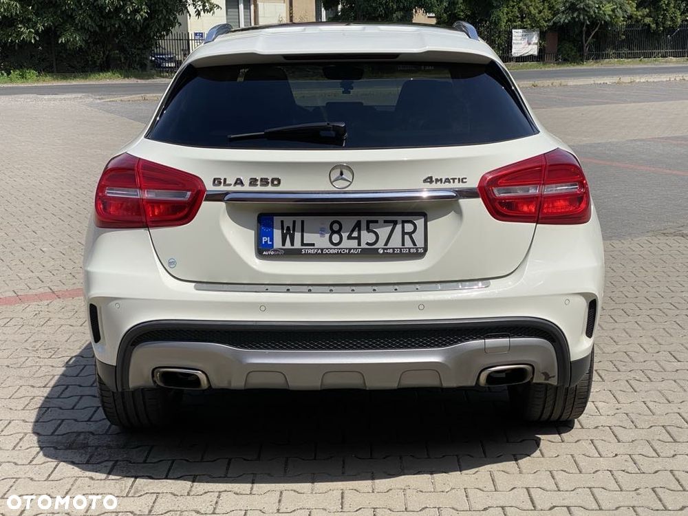 Mercedes-Benz GLA 250 4-Matic AMG Line - 6