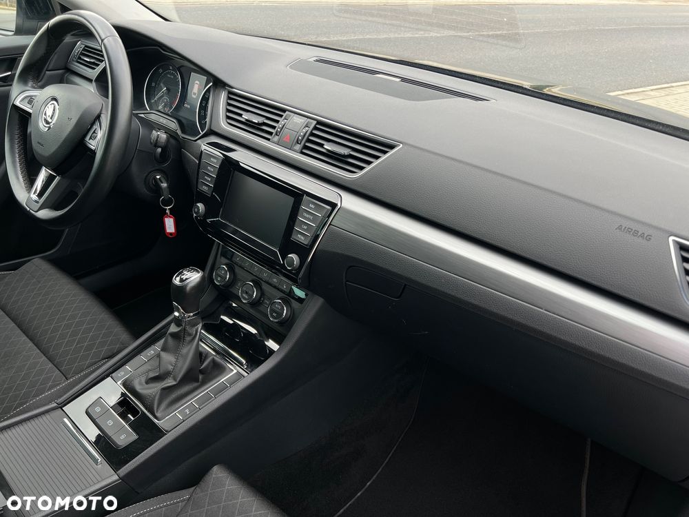 Skoda Superb 2.0 TDI Sportline - 28