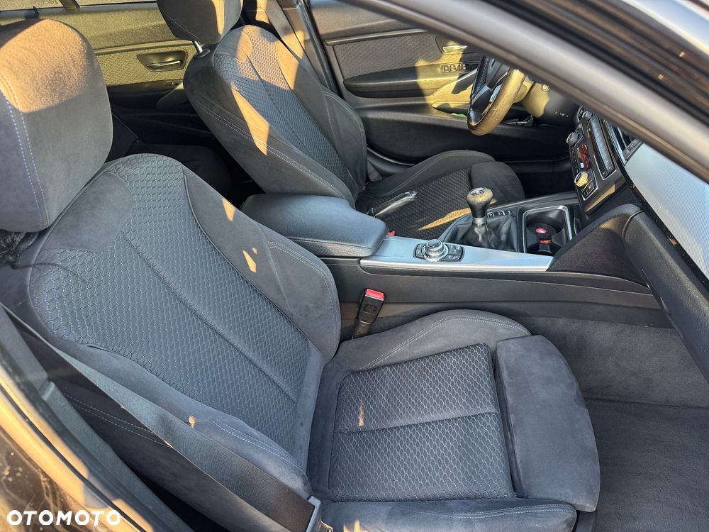 BMW Seria 3 320d - 32