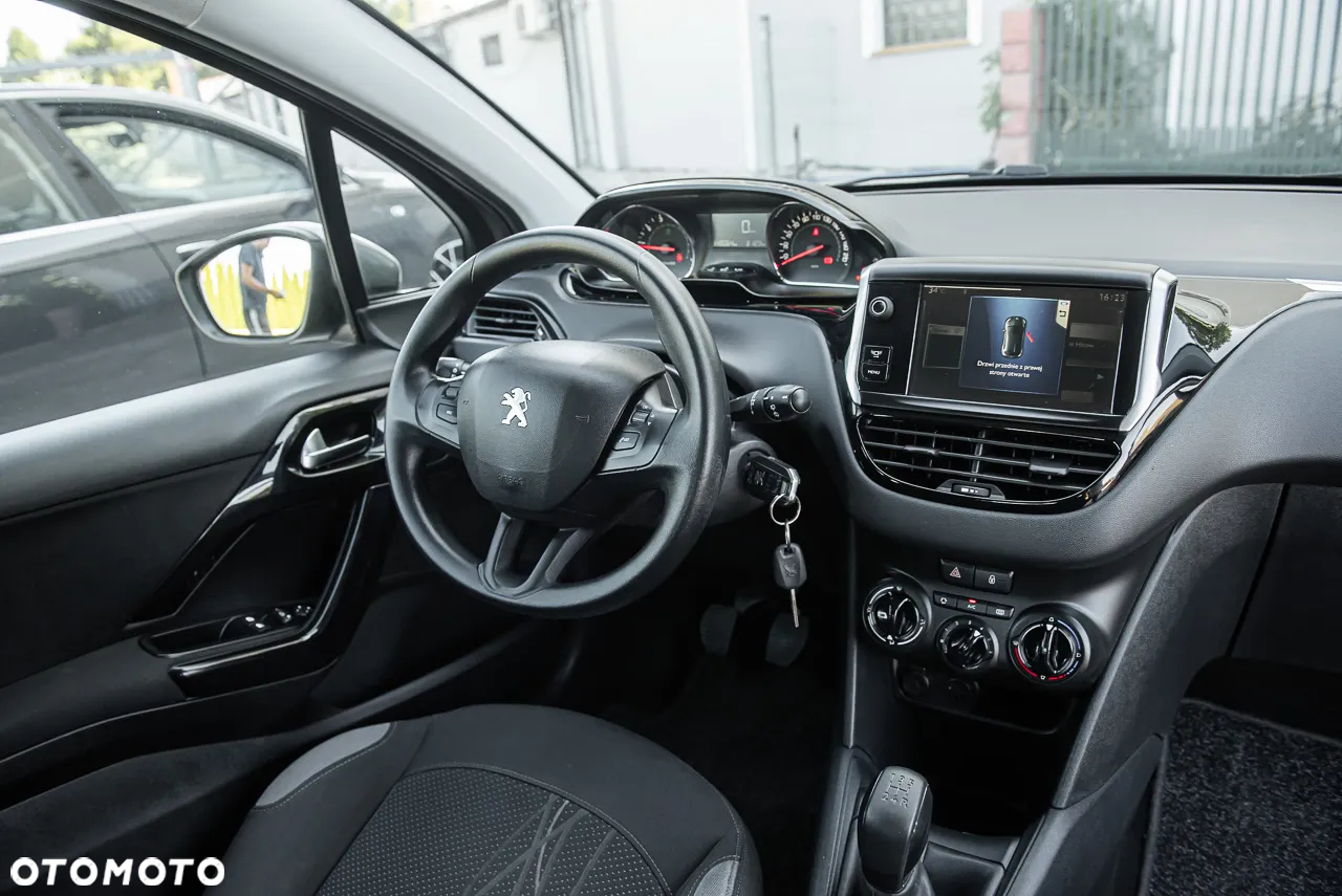 Peugeot 208 - 25