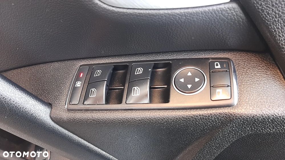 Mercedes-Benz Klasa C 180 Kompressor BlueEFFICIENCY Avantgarde - 32