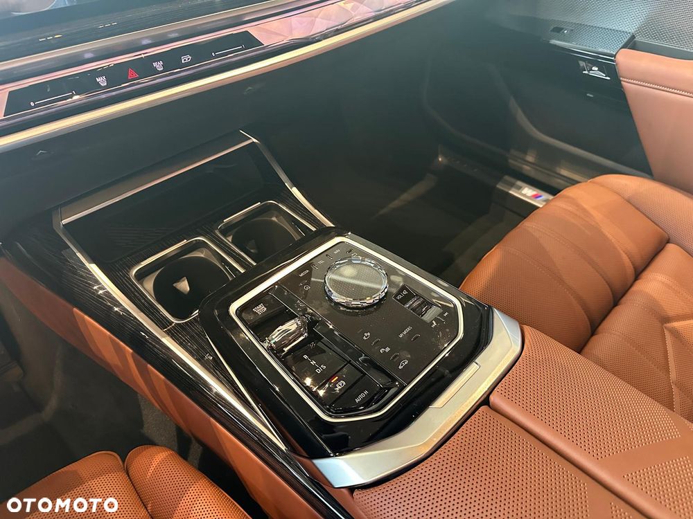 BMW Seria 7 - 17
