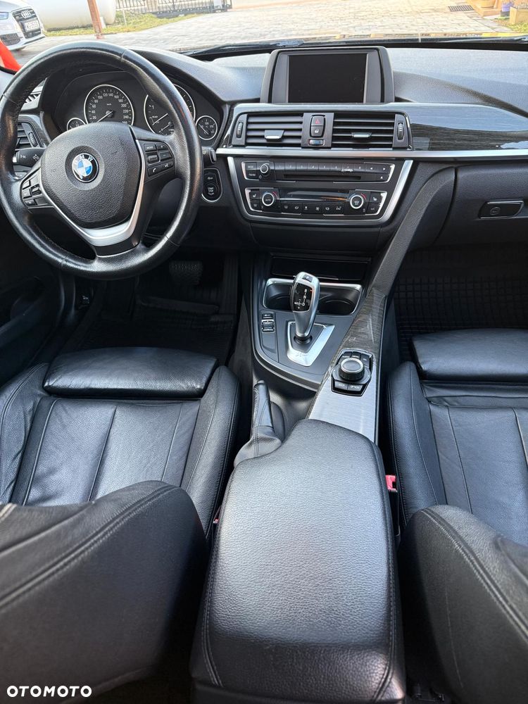BMW Seria 3 320i xDrive - 11