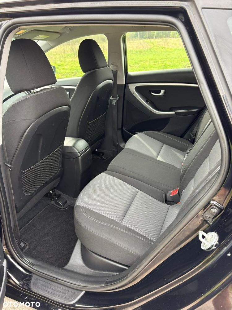 Hyundai i30 1.6 CRDi Fifa World Cup Edition - 9