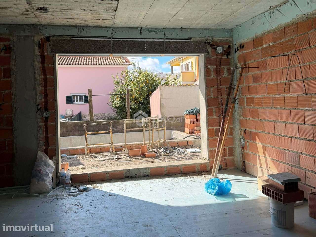 Moradia moderna T4 com piscina em Fernão Ferro - Grande imagem: 4/23