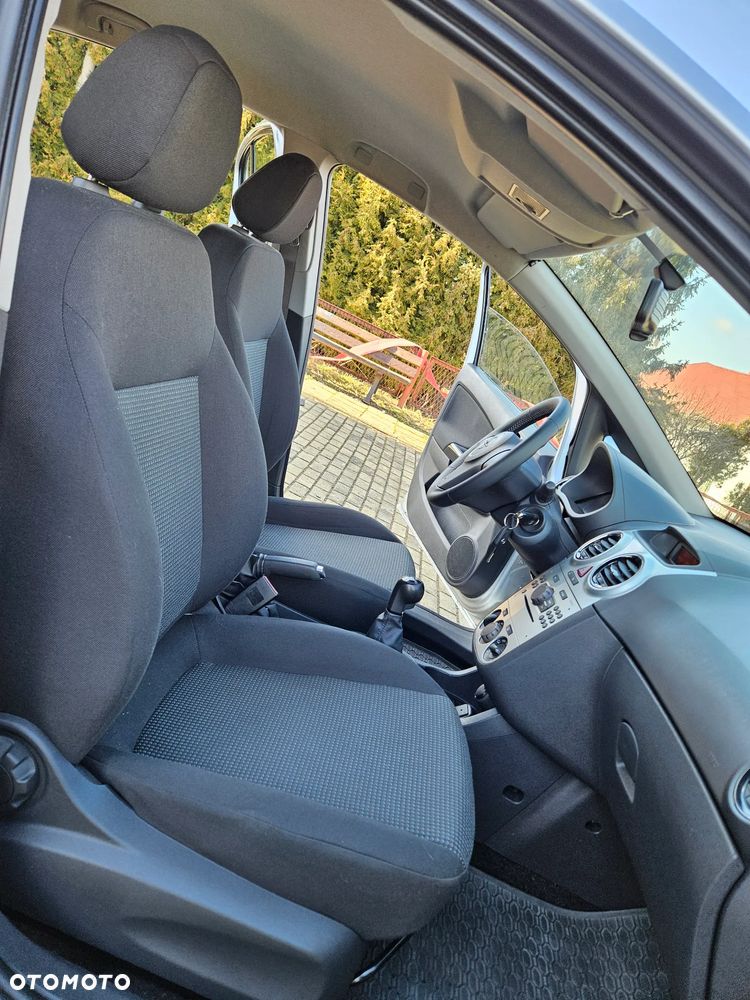 Opel Corsa 1.2 16V Essentia - 28