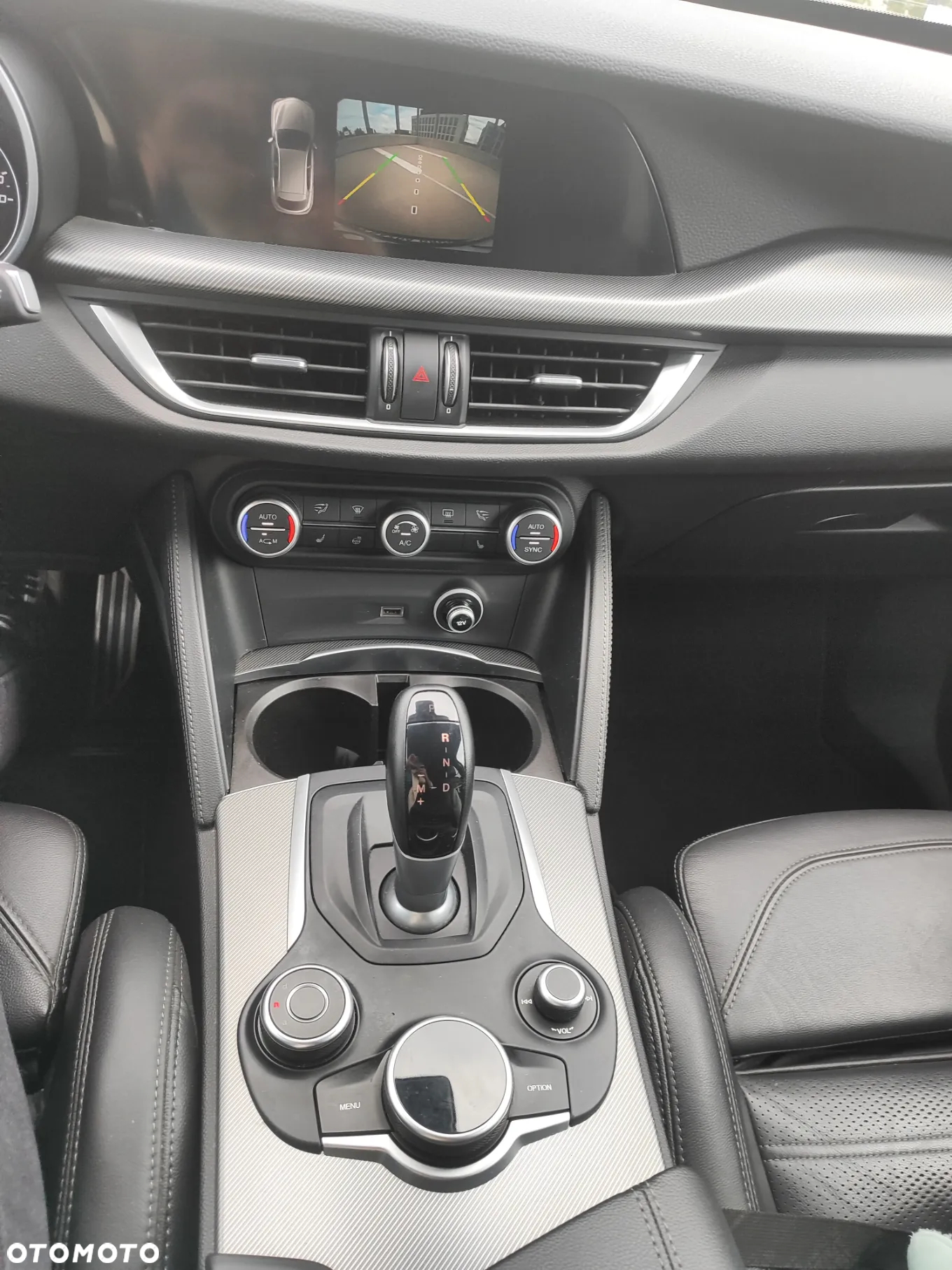 Alfa Romeo Stelvio - 14
