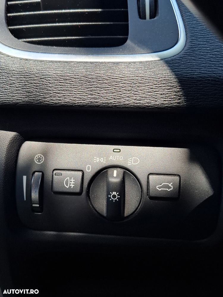 Volvo V40 T3 Aut. Momentum - 10
