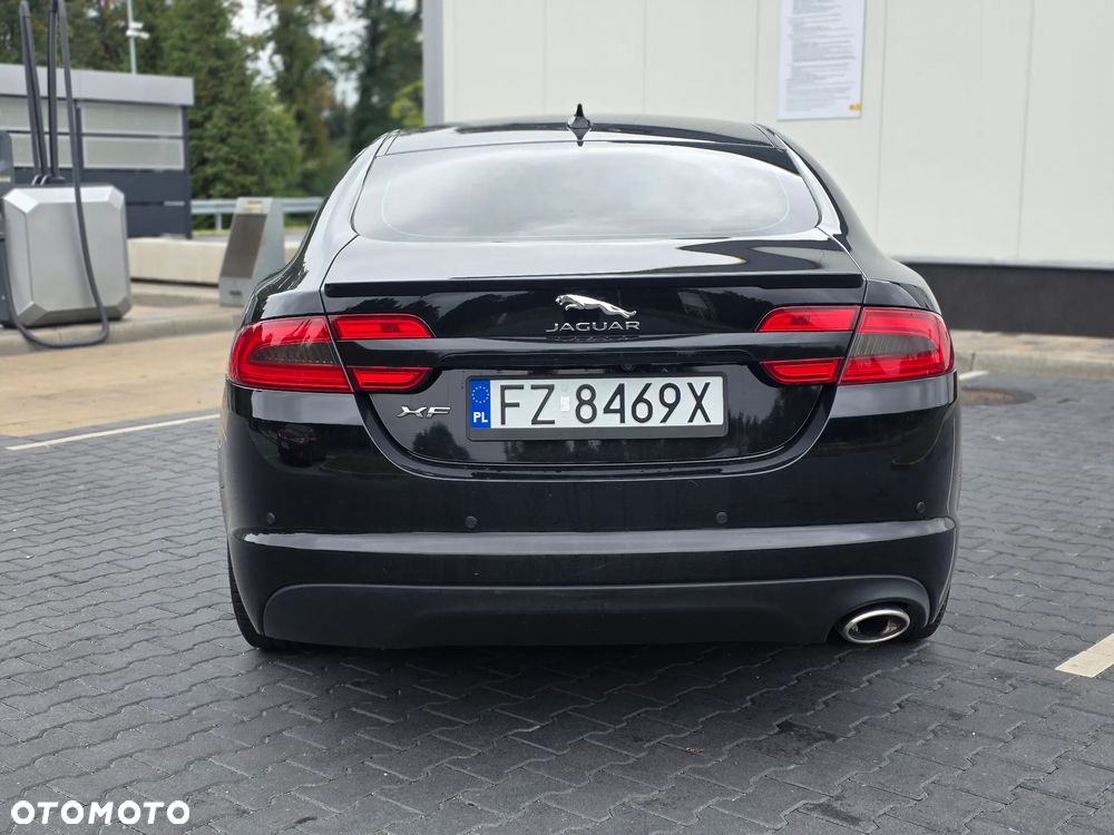 Jaguar XF 2.2 - 8