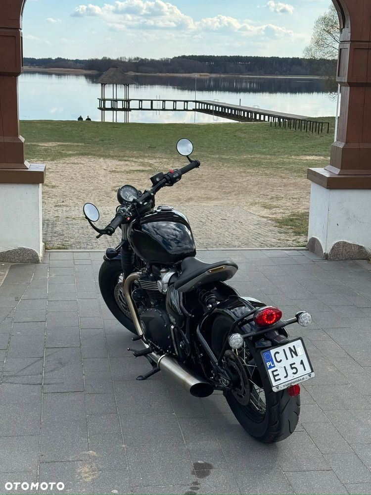 Triumph Bonneville Bobber - 3
