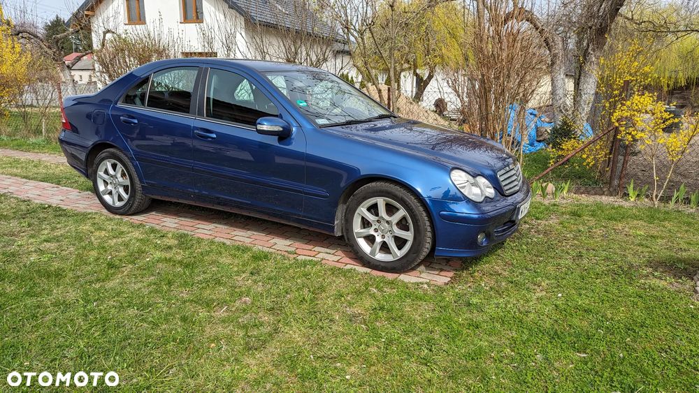 Mercedes-Benz Klasa C 180 T Kompressor Classic - 22