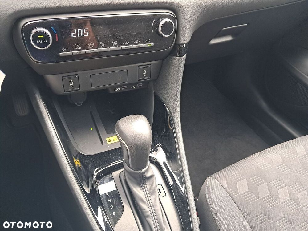 Toyota Yaris Hybrid 1.5 Style - 16