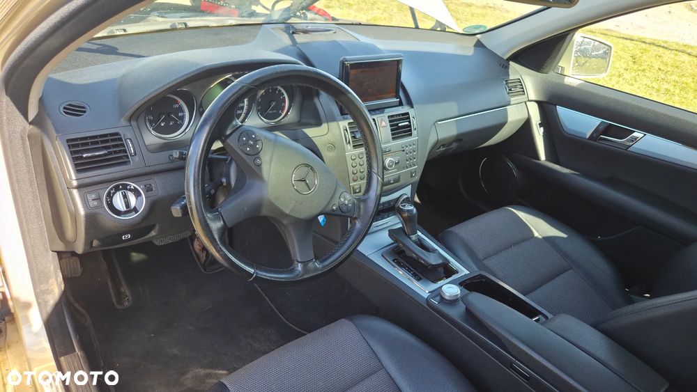 Mercedes-Benz Klasa C 250 CGI BlueEff Avantgarde - 5