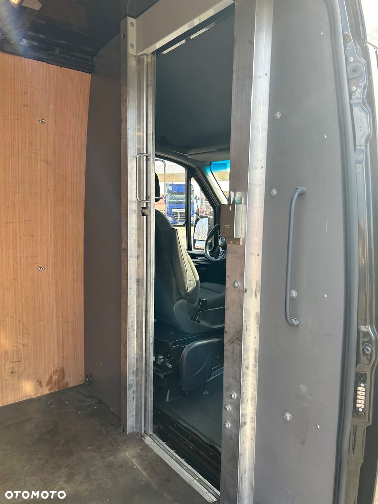 Mercedes-Benz Sprinter - 8