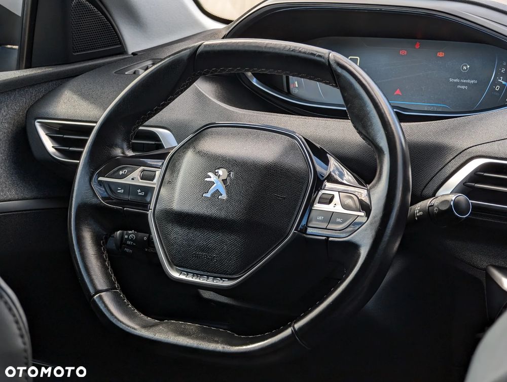 Peugeot 5008 2.0 BlueHDI Allure S&S - 25