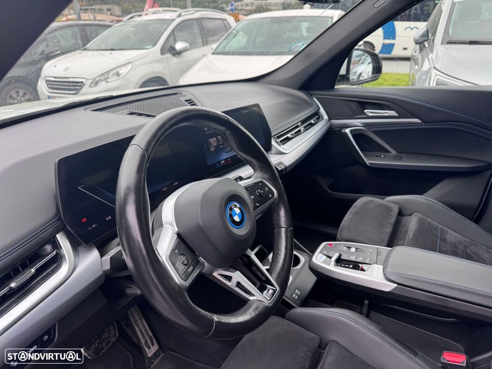 BMW iX1 xDrive30 M Sport Pack - 13