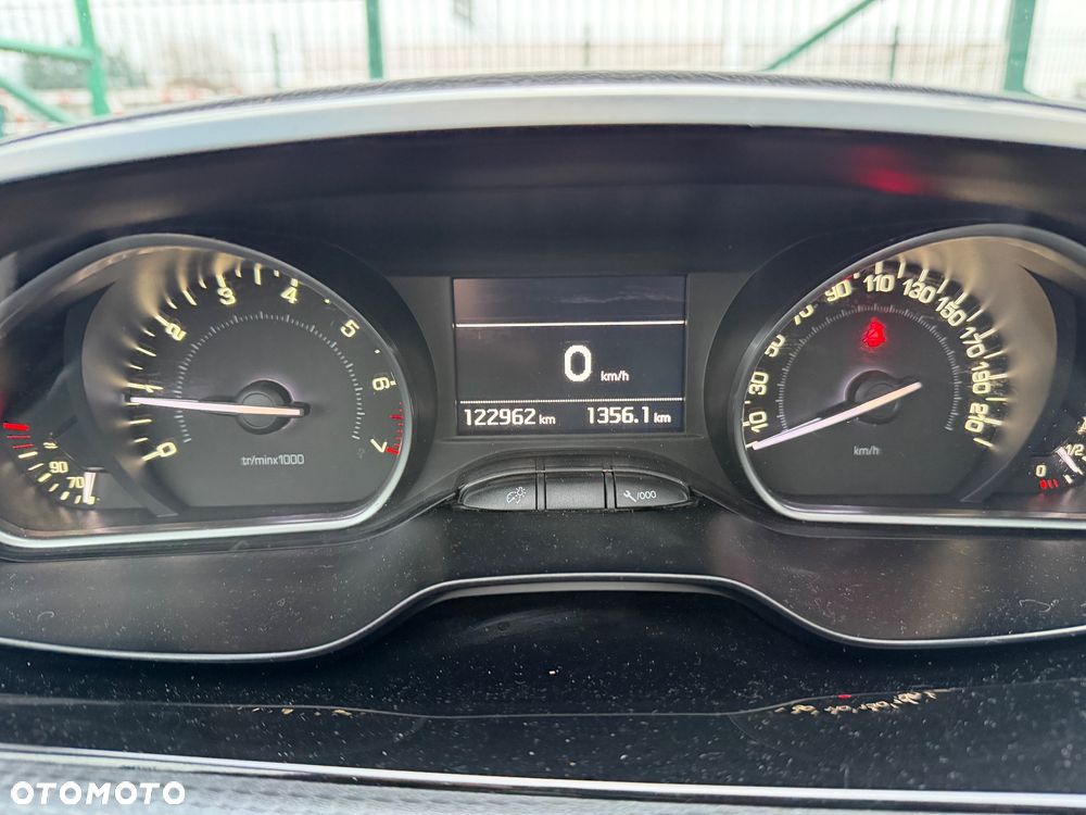 Peugeot 208 PureTech 82 Start & Stop Allure - 10