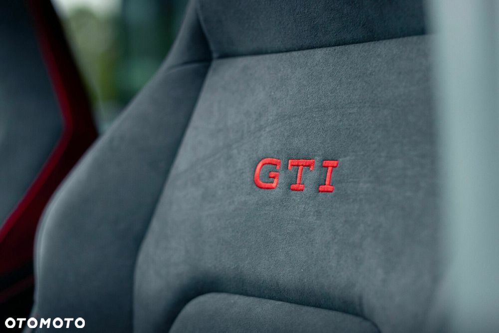 Volkswagen Golf - 32