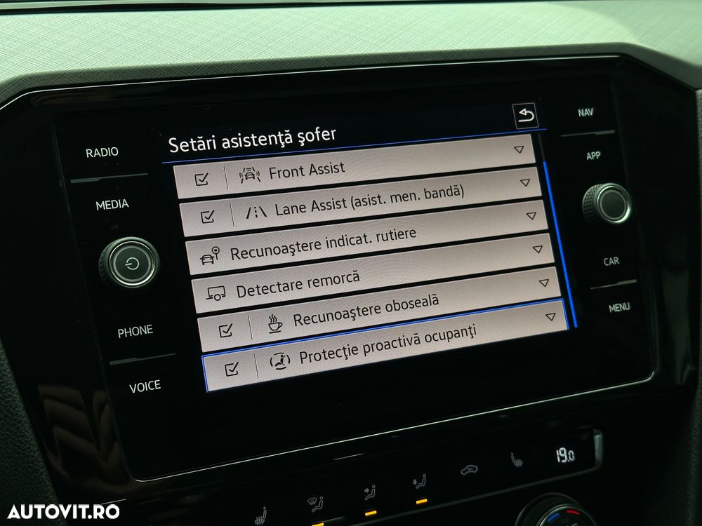 Volkswagen Passat 2.0 TDI SCR DSG Business - 19