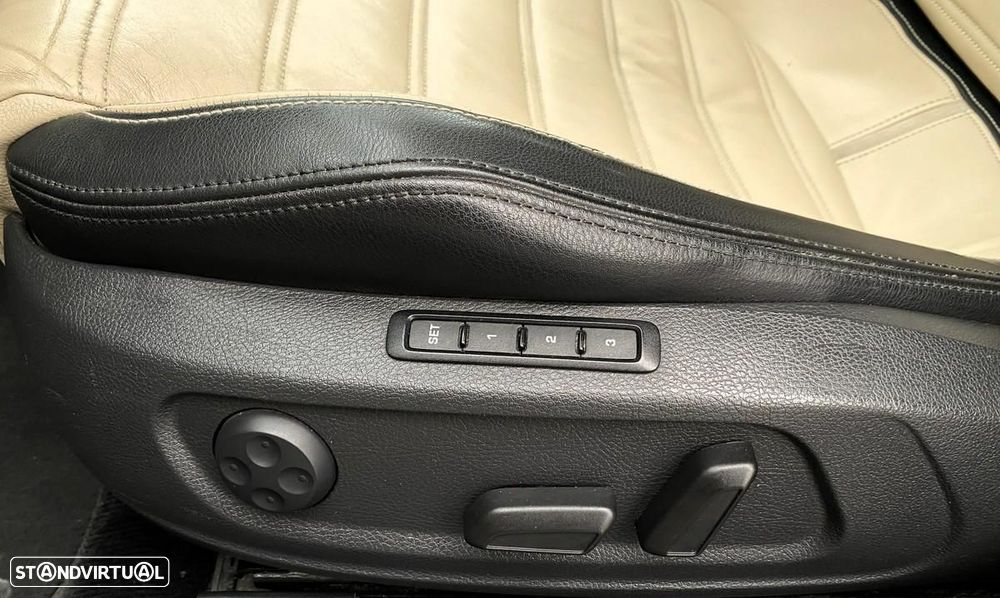 VW Passat CC 2.0 TDi BlueMotion DSG - 24