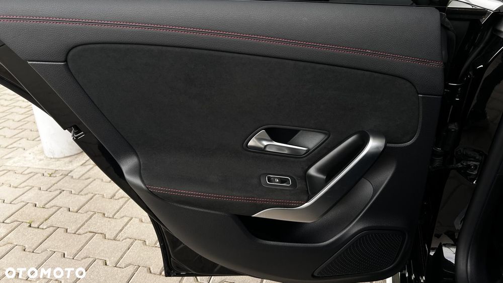 Mercedes-Benz CLA 180 AMG Line 7G-DCT - 25