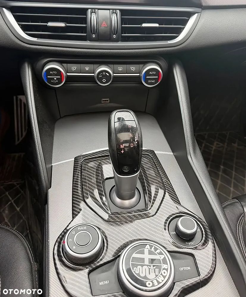 Alfa Romeo Giulia - 10